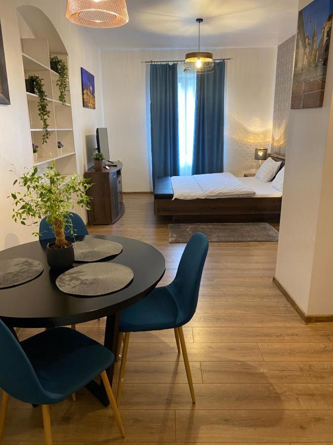 DD Studio Deluxe Sibiu Buitenkant foto